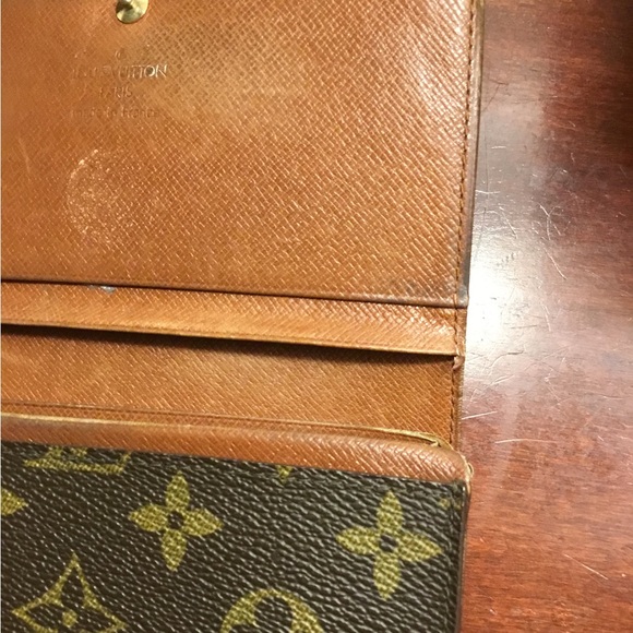 Louis Vuitton Monogram Wallet in Black and Gold - Picture 12 of 16